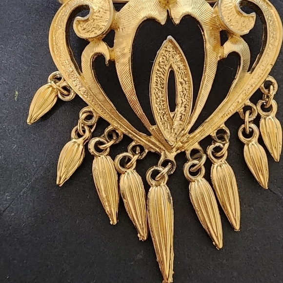 Vintage Avon Gold Tone Scroll Brooch Pendant - Picture 2 of 8
